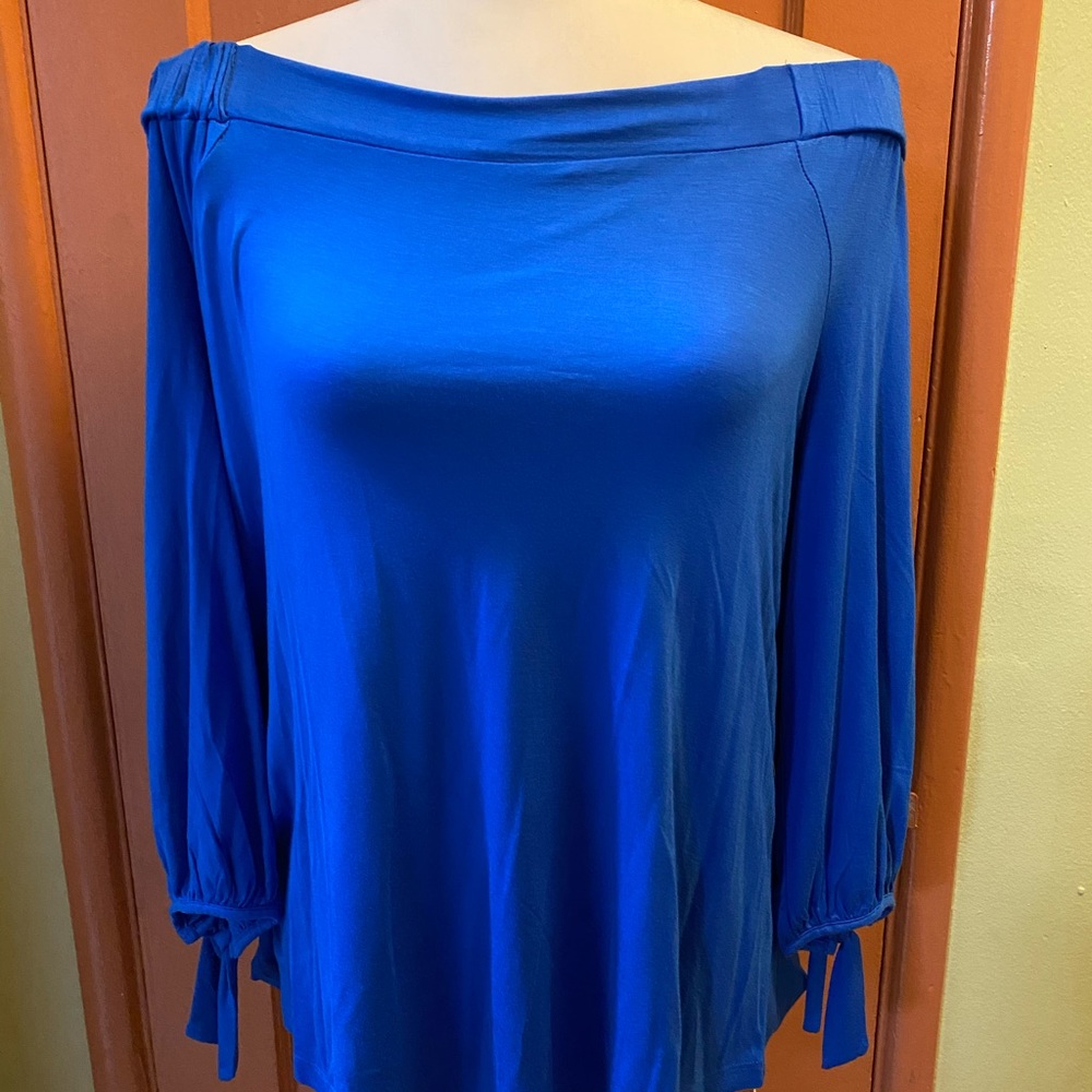 Off shoulder long sleeve blouse